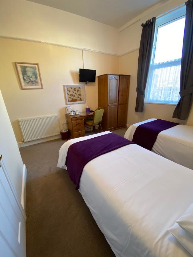 Bed & Breakfast Court